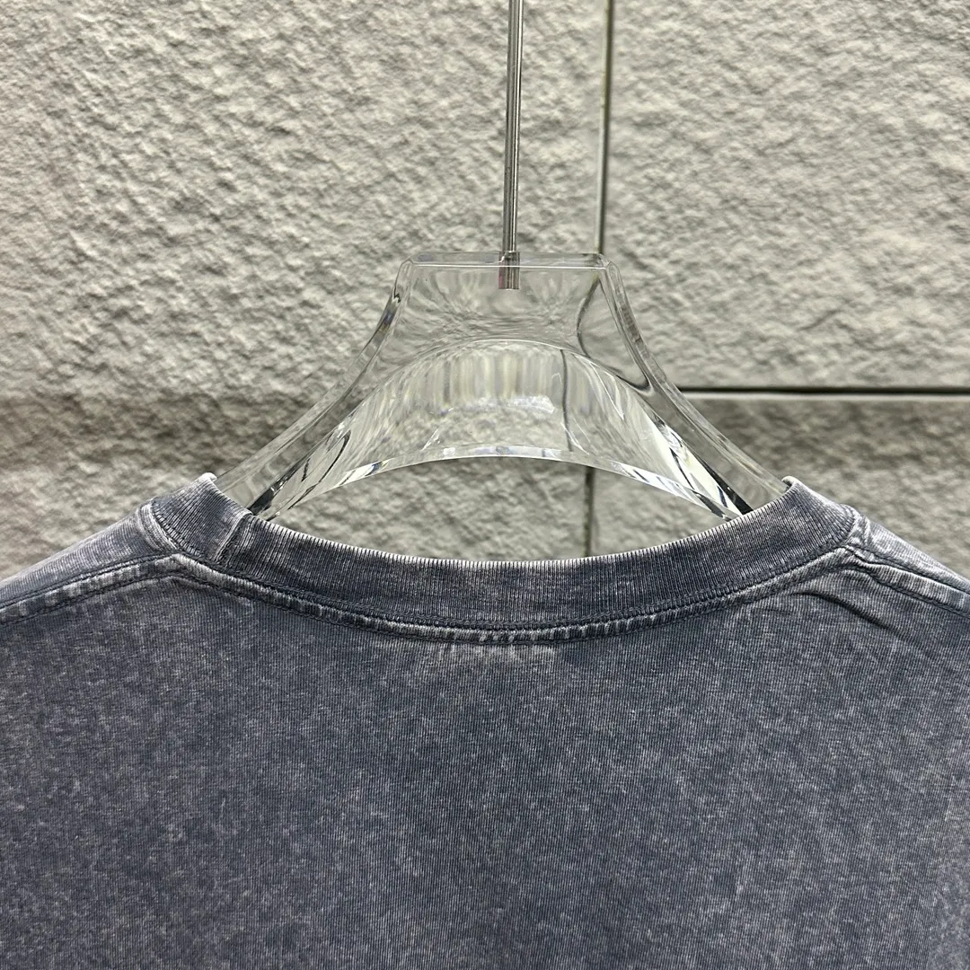🅿️180 CH* Crow Heart* 2025 spring and summer new style Snowflake distressed washed retro round neck short sleeves Chest and front logo Front and back cross horseshoe print Customized fabric Short-sleeved T-shirt Unisex Size: S M L XL XXL Color: Snowflake Black Snowflake Gray Snowflake Pink Snowflake Blue